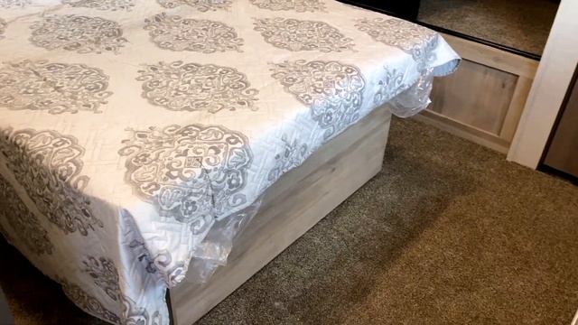 Bunks or TWO BEDROOMS! 2021 Catalina 343BHTS смотреть онлайн