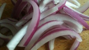 Салат из вяленой утиной грудки с хурмой