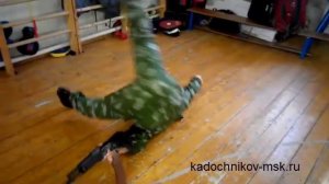 Кувырок вперед, кувырок назад с автоматом. Разминка