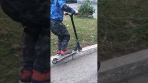 Как сделать трюк на самокате скольжение