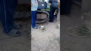 Самодельная резиновая гусеница для мини экскаватора часть 2