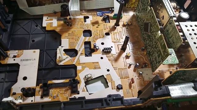 Видеомагнитофон Panasonic NV-SD400 код H02. Снимаем лентопротяжный механизм. смотреть онлайн