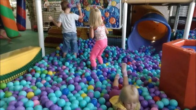 Маугли. Красногорск | Видео обзор | В Изумрудных холмах развлекательный центр. смотреть онлайн