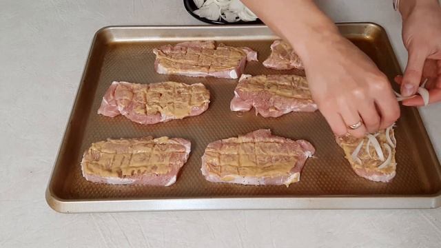 Шикарное мясо запеченное в духовке на Новогодний стол! Невероятно вкусное и сочное!
