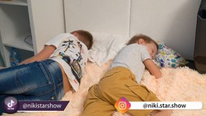 НИКИ ПЫТАЕТСЯ РАЗБУДИТЬ БРАТЬЕВ