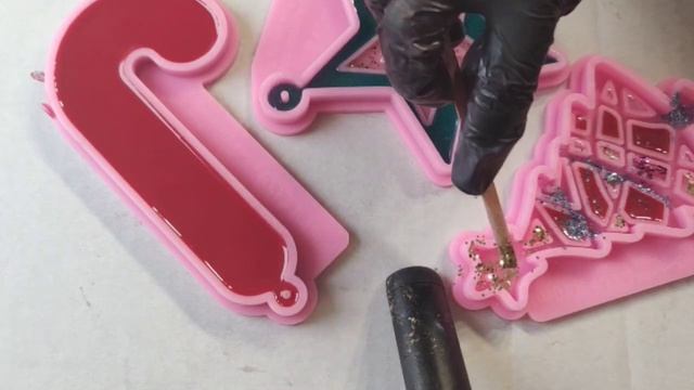 Как заливать молды эпоксидной смолой: новая рождественская серия от Эластоформ смотреть онлайн