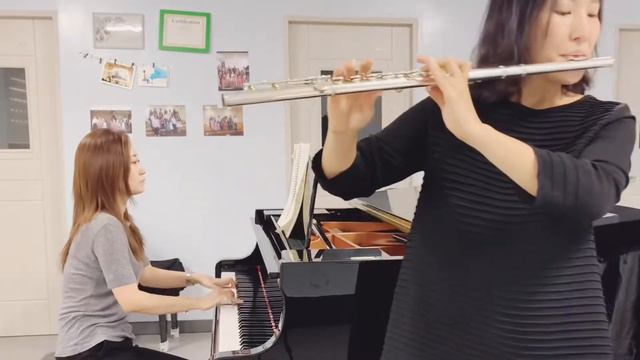 Sensuel -AstorPiazzolla - tango -tangomusic - flute -Piano -Charms смотреть онлайн