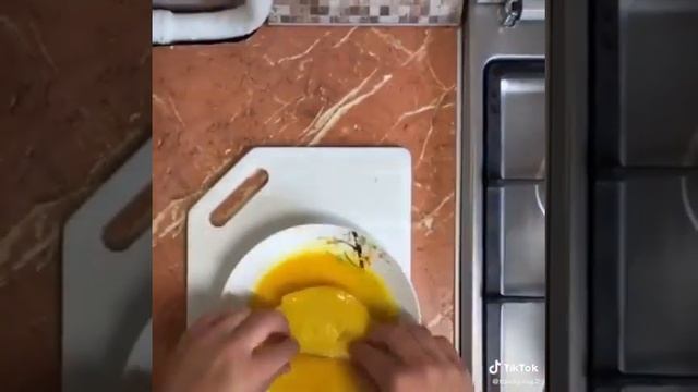 КАК ПРИГОТОВИТЬ ГРЕНКИ | ЖАРЕННЫЙ ХЛЕБ С ЯЙЦОМ НА ЗАВТРАК