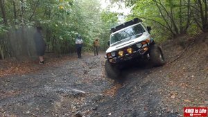 Toyota FJ Cruiser vs Jeep Wrangler - Off-Road Comparison