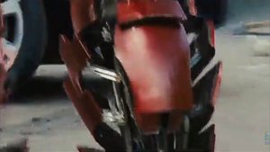 железный человек надевает марк 5