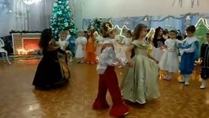 Новогодний утренник. Выход короля, королевы, принца ,Золушки