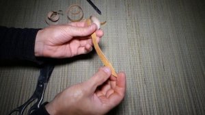 Декор бутылки берестой без клея. Decor of the birch bark bottle without glue. DIY