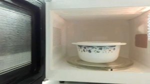 Микроволновка BBK 20MWS-770S/W функция очистка паром