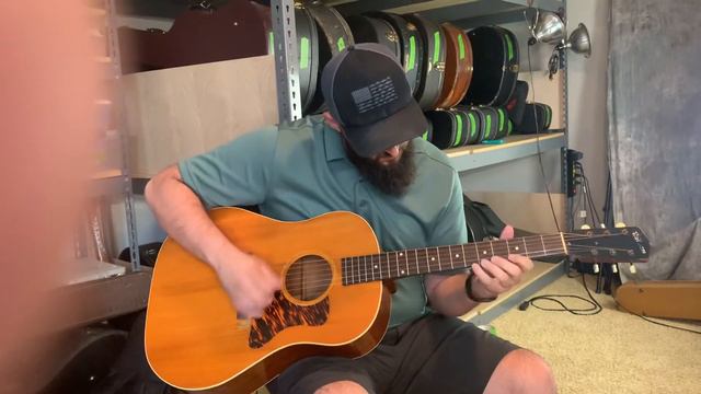 1939 Gibson J-35 Guitar смотреть онлайн