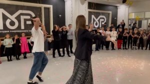 КРАСИВЫЙ ТАНЕЦ? ПАРЕНЬ И ДЕВУШКА ОЧЕНЬ КРАСИВО ТАНЦУЮТ