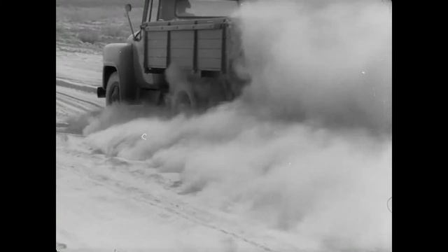 СССР Испытания новых грузовых автомобилей! Тяжёлым автопробегом в 15тыс километров! смотреть онлайн