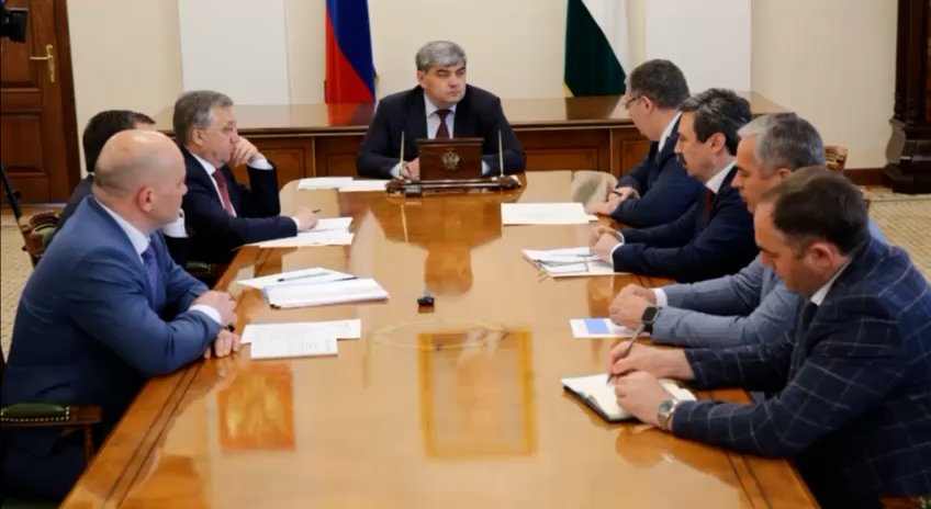 Глава КБР Казбек Коков провел оперативное совещании с членами правительства смотреть онлайн