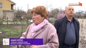 Свиньи мешают жить людям в Ильском _ «Горячая линия»