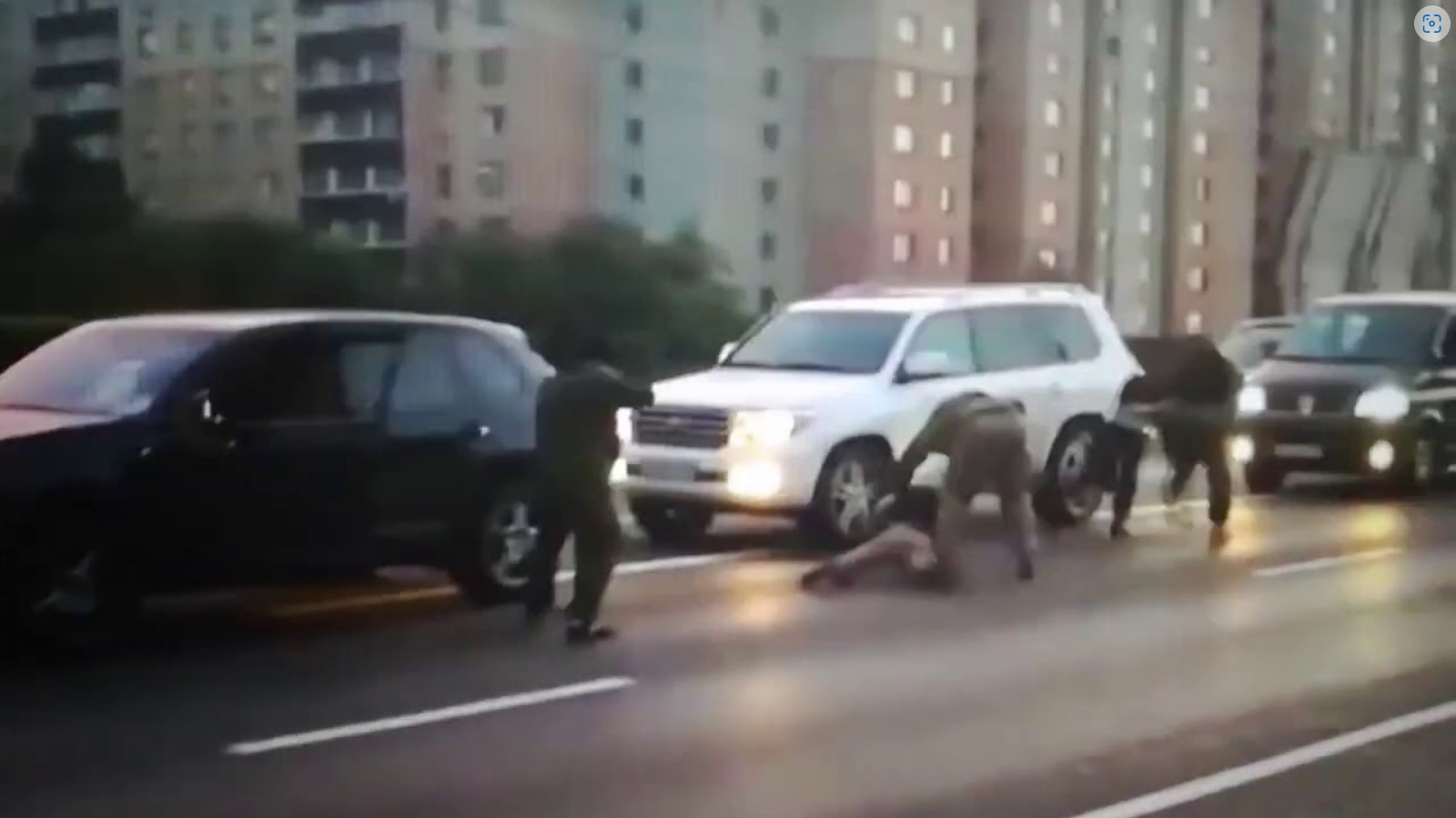 Спецназ защитил велосипедиста от агрессивных водителей смотреть онлайн