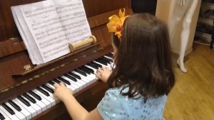 Играю на фортепиано менуэт И.Кригер