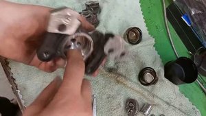 Заклинило поршни. Ремонт суппорта Suzuki Bandit 1200s