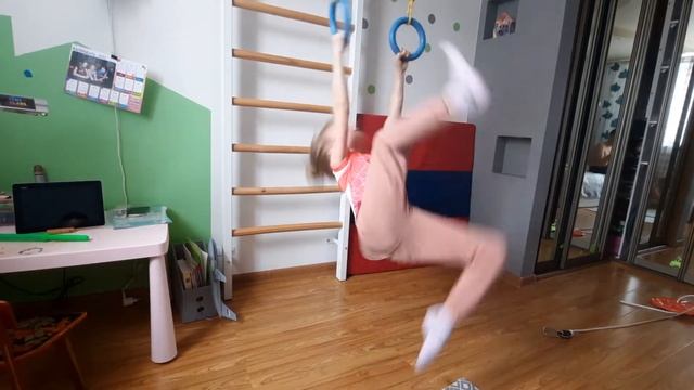 Кувырки на кольцах...10..20..30???? смотреть онлайн