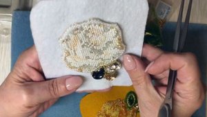 Брошь на пластиковой канве I Как вышить брошь по пластиковой канве