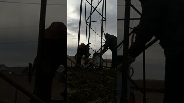 мотобур с понижающим редуктором на стойке. смотреть онлайн