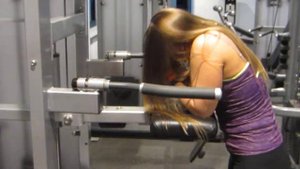 Скручивания стоя в тренажёре "Гравитрон" (верх мышц пресса)