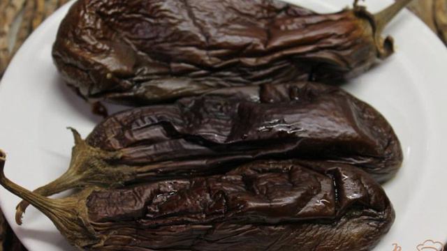 Печеные баклажаны замороженные с перцем, помидорами и базиликом