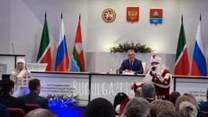На итоговом заседании Деловой понедельник в мэрии Бугульмы неожиданно появились Дед Мороз и Снегуроч
