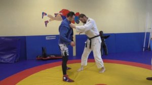 Классика самбо и дзюдо- спина с колен, пояснения и показ Антона Мамаева.