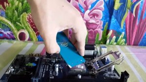 Установка процессора i5-6500 и кулера A116 в материнскую плату H110M