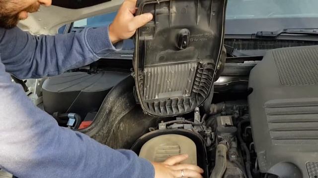 Замена воздушного фильтра Mercedes GLK 220 CDI смотреть онлайн