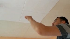 Клей для потолочных плиток из Леруа-Мерлен не склеивает вообще!