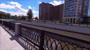 у метро "Электрозаводская" (розовая)