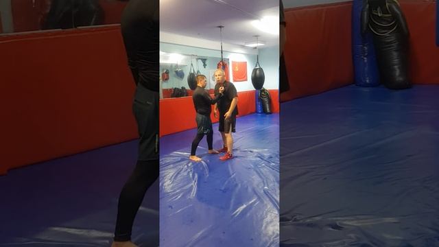 УРОКИ САМООБОРОНЫ "Ответы на вопросы наших подписчиков" "ОСВОБОЖДЕНИЕ ОТ ЗАХВАТА ЗА ОДЕЖДУ"? смотреть онлайн