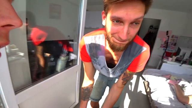 ПРОСНУЛАСЬ С ГОЛОВОЙ КОРОВЫ | ПРАНК смотреть онлайн