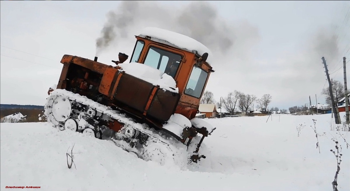 Запуск, дым-дрифт ДТ-75 после простоя! Суета на легендарном тракторе!