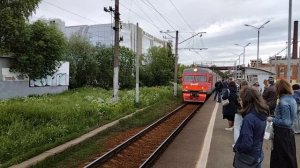 ЭТ2М-073 прибывает к платформе Старая Деревня