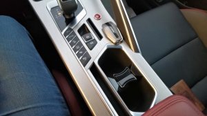 Geely Coolray / эргономика салона, слоты, ниши