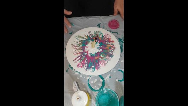 #004 Dutch pour on a clock смотреть онлайн