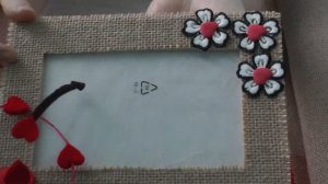 Необычная фоторамка в подарок любимому. Украшение фоторамки сердечки. Декор фоторамки своими руками