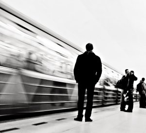 Я провожаю поезда..