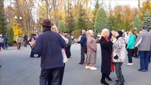 ТВОЯ ЛЮБОВЬ! ХАРЬКОВ ТАНЦЫ В ПАРКЕ ОКТЯБРЬ 2023 УКРАИНА