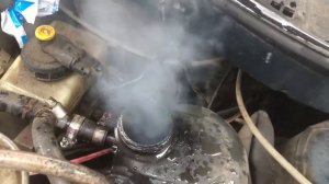 Дым из расширительного бачка, выхлопные газы в расширительном бачке