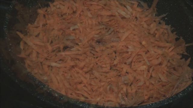 Нежный печеночный салат с морковью и луком