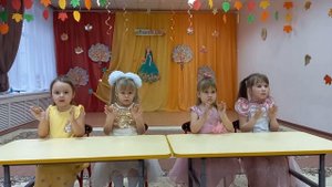 Оркестр Весёлые орешки , дети 5-6 лет, муз.руководитель Жданова А Б.
