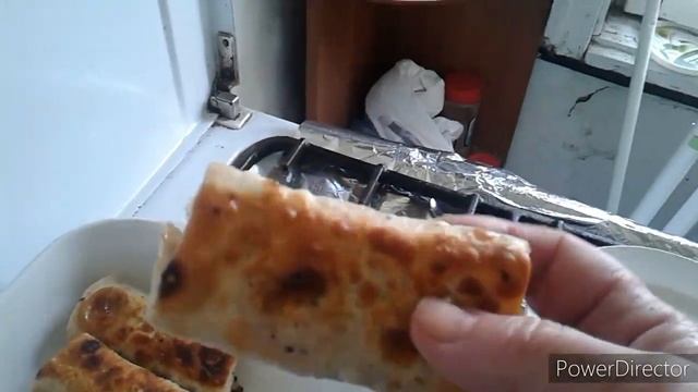 Жареные конвертики из лаваша с начинкой.