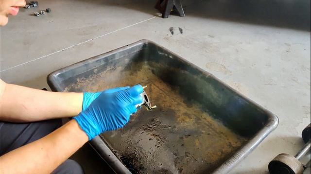 How To Clean An EGR Valve On A 2010 - 2015 Toyota Prius DTC P0401 смотреть онлайн